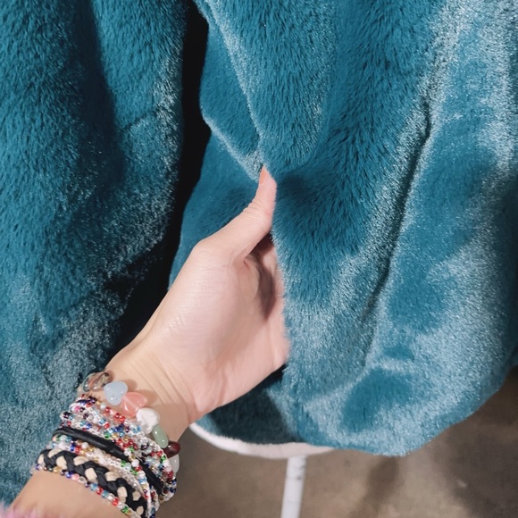 rain + rose TEAL GREEN furry long sleeve jacket w/ pockets soft warm comfy NWT - Picture 7 of 9